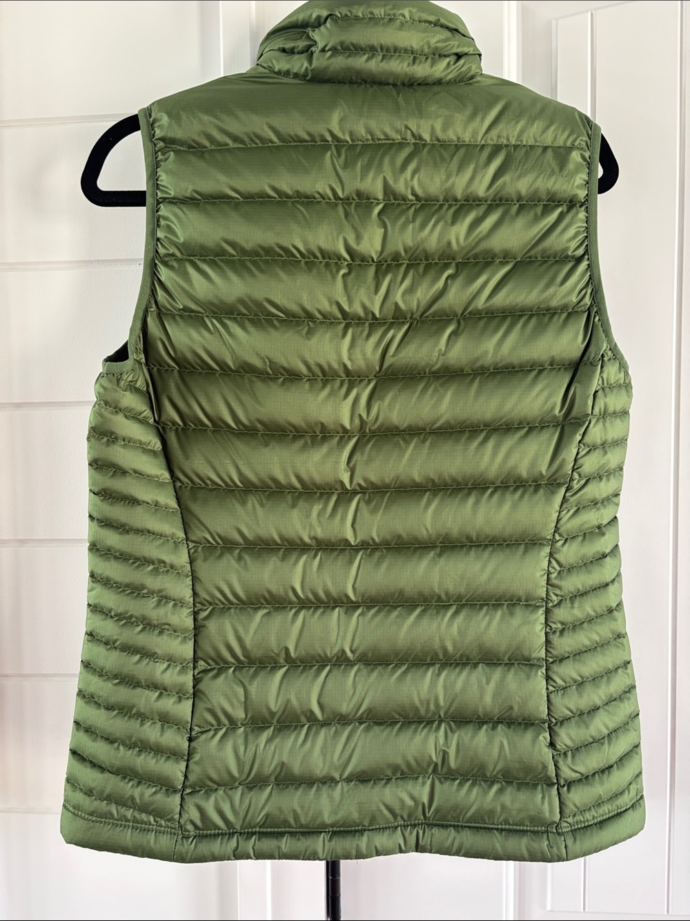 Patagonia Olive Green Down Vest with Pink Zippers - Picture 3 of 3
